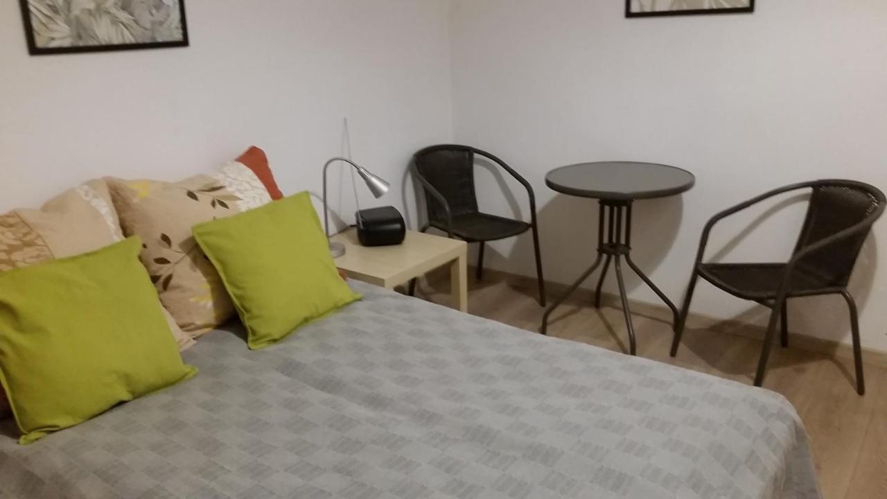 Apartment B4 *