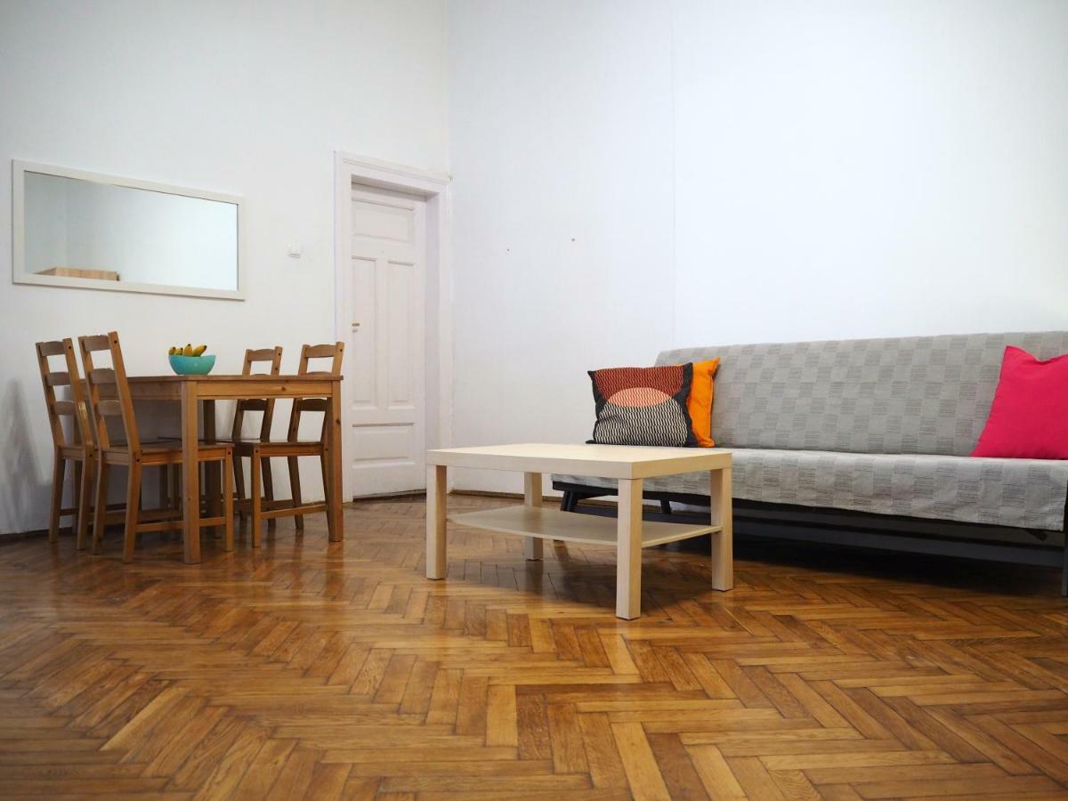 B4 Apartament *