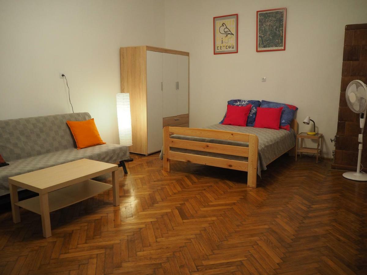 B4 Apartament *