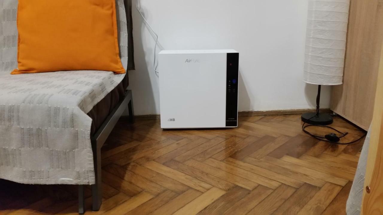 B4 *